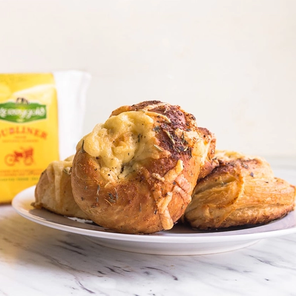 Dubliner Cheese Garlic Knots